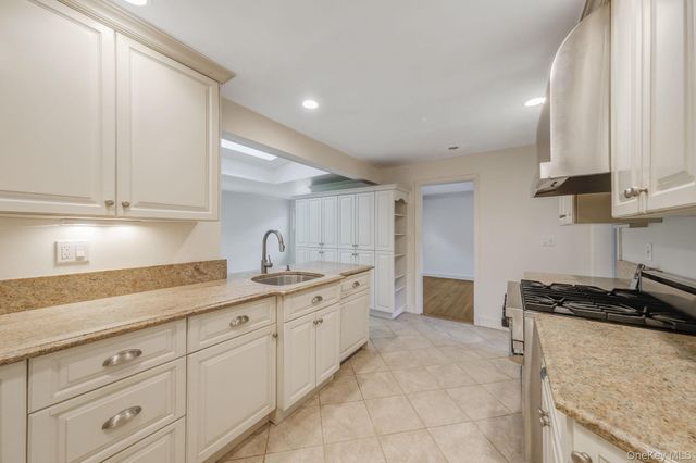194 Huntington Bay Road, Huntington, NY 11743