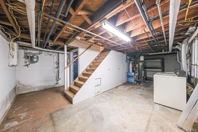194 Huntington Bay Road, Huntington, NY 11743