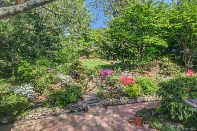 194 Huntington Bay Road, Huntington, NY 11743