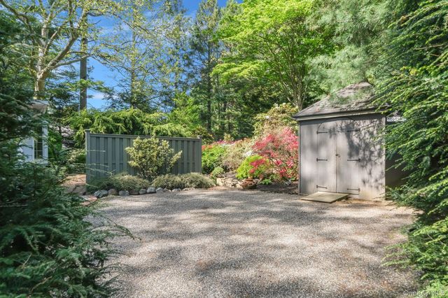 194 Huntington Bay Road, Huntington, NY 11743