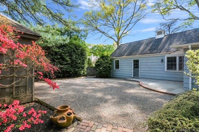 194 Huntington Bay Road, Huntington, NY 11743