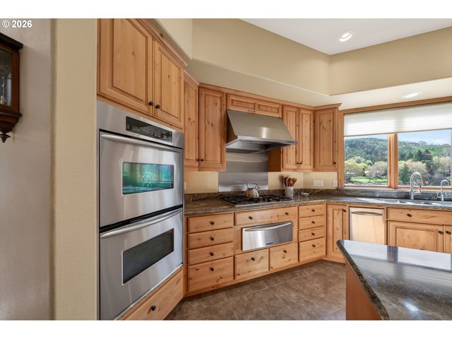 130 STENGAR Ln, Roseburg, OR 97471