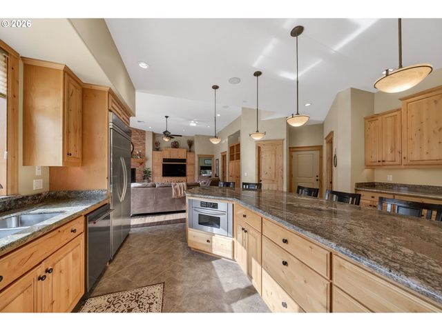 130 STENGAR Ln, Roseburg, OR 97471