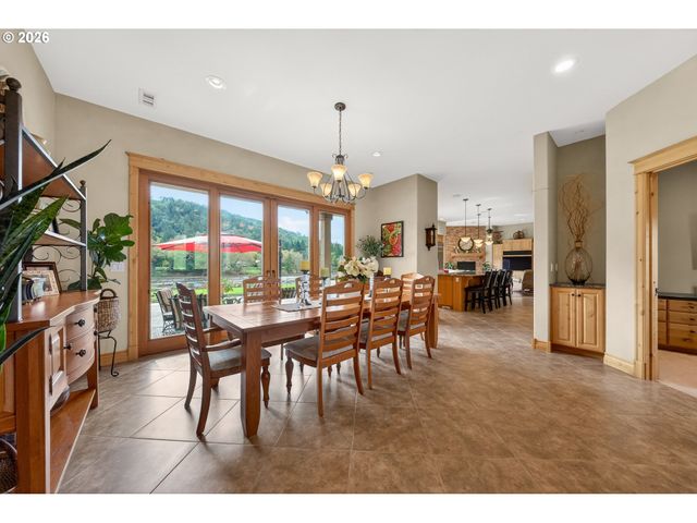 130 STENGAR Ln, Roseburg, OR 97471