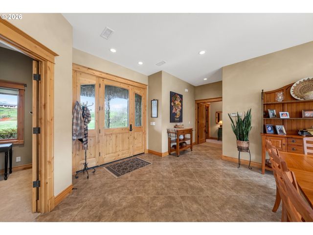 130 STENGAR Ln, Roseburg, OR 97471