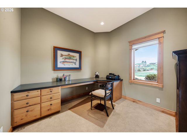 130 STENGAR Ln, Roseburg, OR 97471