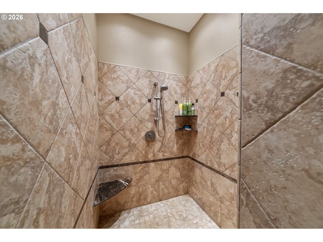 130 STENGAR Ln, Roseburg, OR 97471