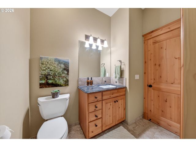 130 STENGAR Ln, Roseburg, OR 97471