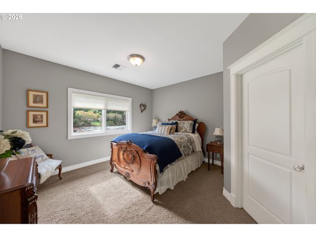 130 STENGAR Ln, Roseburg, OR 97471