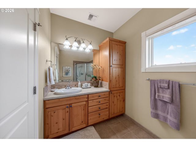 130 STENGAR Ln, Roseburg, OR 97471