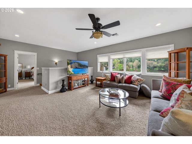 130 STENGAR Ln, Roseburg, OR 97471