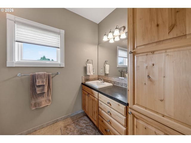 130 STENGAR Ln, Roseburg, OR 97471