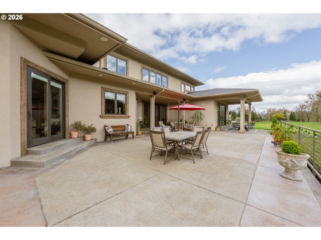 130 STENGAR Ln, Roseburg, OR 97471