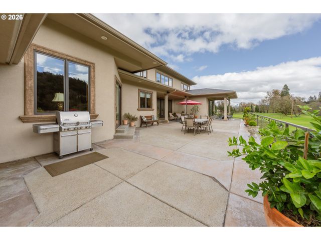 130 STENGAR Ln, Roseburg, OR 97471