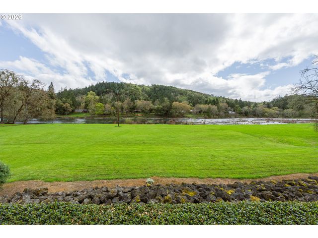 130 STENGAR Ln, Roseburg, OR 97471