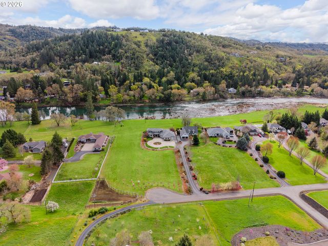 130 STENGAR Ln, Roseburg, OR 97471