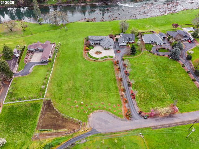 130 STENGAR Ln, Roseburg, OR 97471