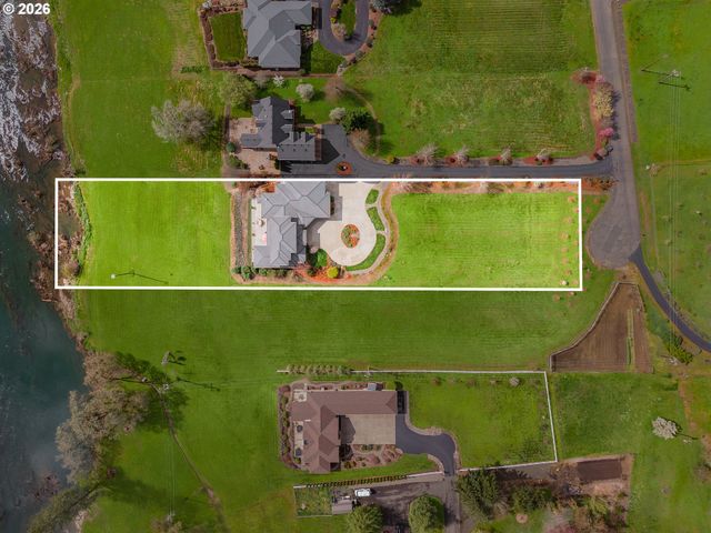 130 STENGAR Ln, Roseburg, OR 97471