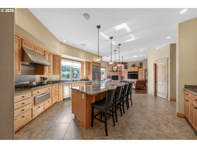 130 STENGAR Ln, Roseburg, OR 97471