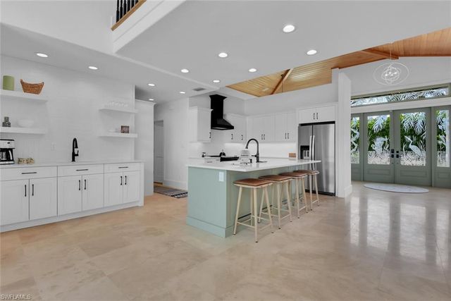215 Mooring Line DR, Naples, FL 34102