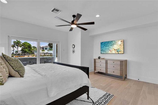 215 Mooring Line DR, Naples, FL 34102