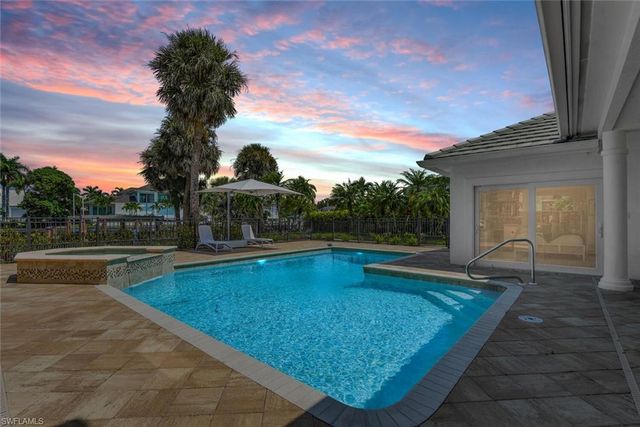 215 Mooring Line DR, Naples, FL 34102
