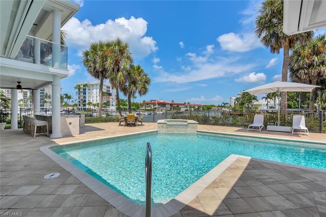 215 Mooring Line DR, Naples, FL 34102