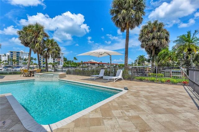 215 Mooring Line DR, Naples, FL 34102