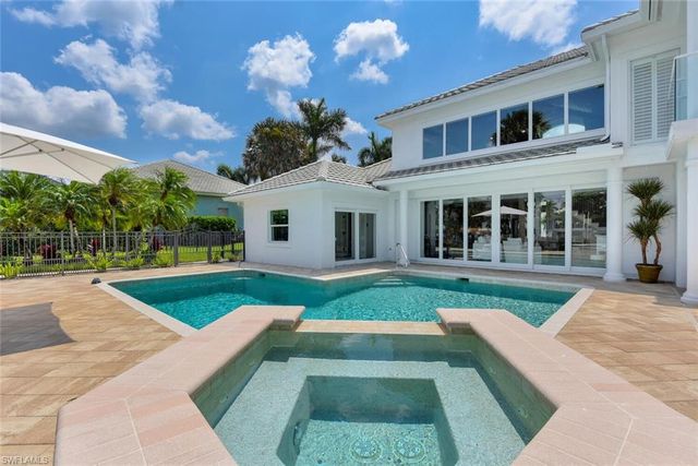 215 Mooring Line DR, Naples, FL 34102