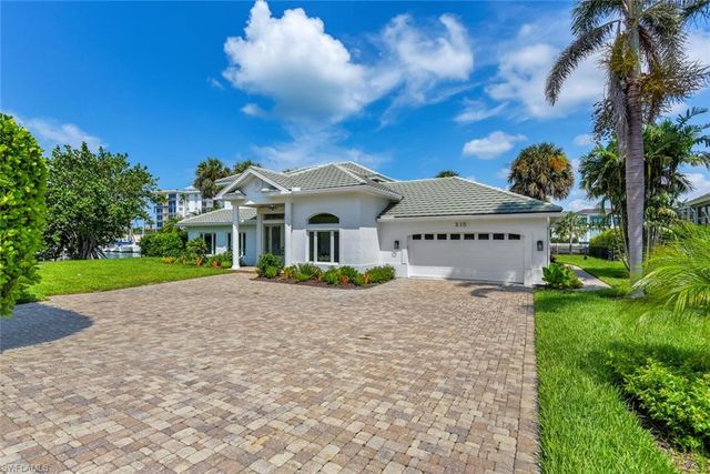 215 Mooring Line DR, Naples, FL 34102