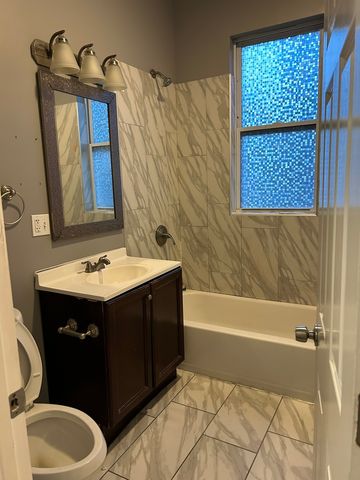 6018 S Eberhart Avenue, Chicago, IL 60637