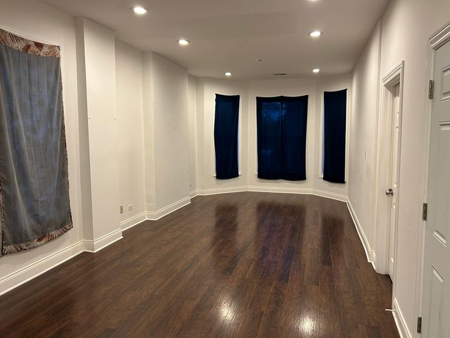 6018 S Eberhart Avenue, Chicago, IL 60637