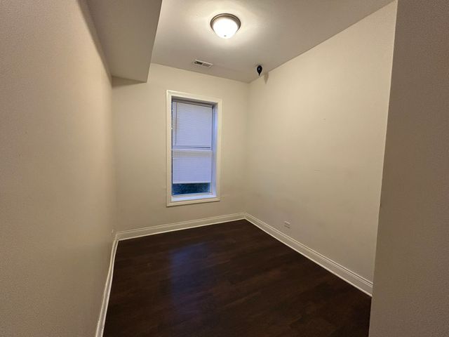 6018 S Eberhart Avenue, Chicago, IL 60637
