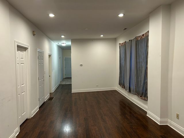 6018 S Eberhart Avenue, Chicago, IL 60637