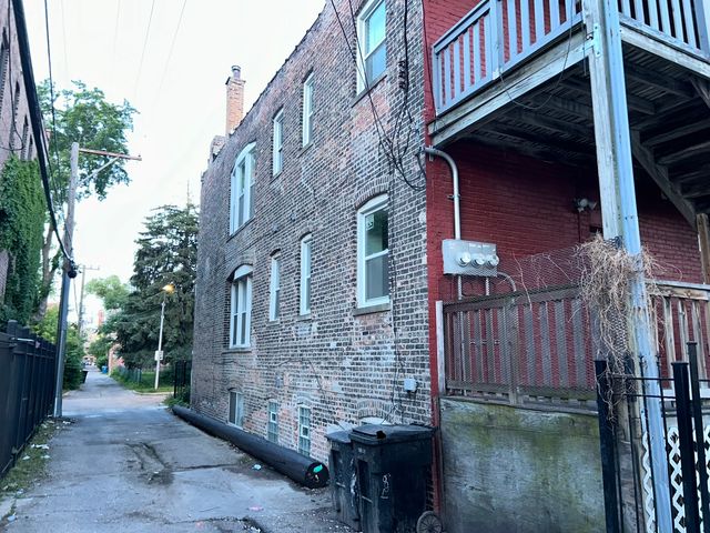 6018 S Eberhart Avenue, Chicago, IL 60637