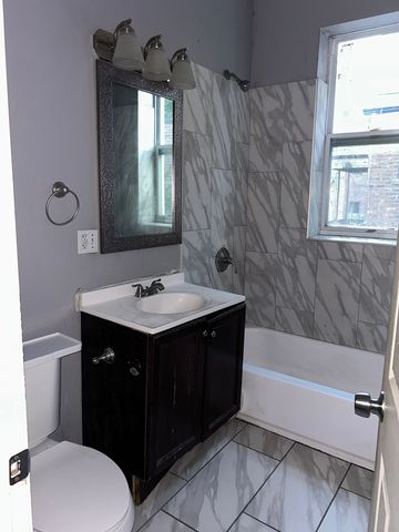 6018 S Eberhart Avenue, Chicago, IL 60637