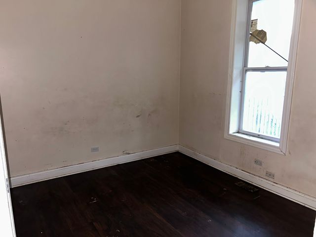 6018 S Eberhart Avenue, Chicago, IL 60637
