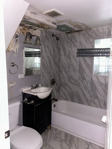 6018 S Eberhart Avenue, Chicago, IL 60637