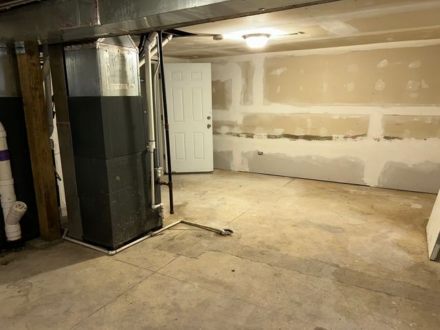 6018 S Eberhart Avenue, Chicago, IL 60637