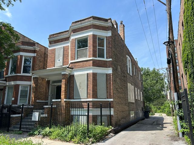 6018 S Eberhart Avenue, Chicago, IL 60637