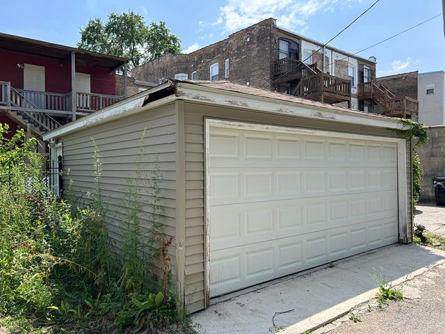 6018 S Eberhart Avenue, Chicago, IL 60637