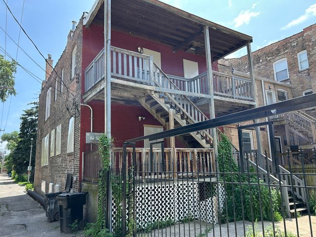 6018 S Eberhart Avenue, Chicago, IL 60637