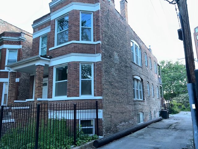 6018 S Eberhart Avenue, Chicago, IL 60637