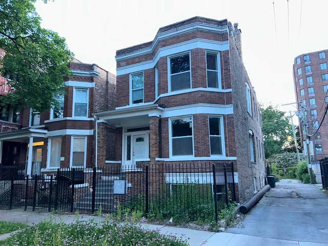 6018 S Eberhart Avenue, Chicago, IL 60637