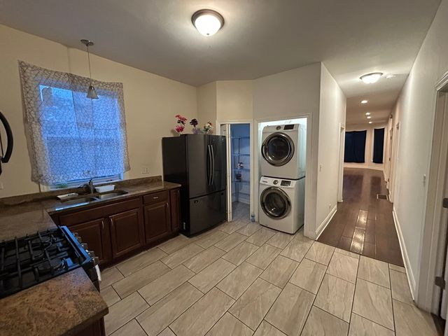 6018 S Eberhart Avenue, Chicago, IL 60637