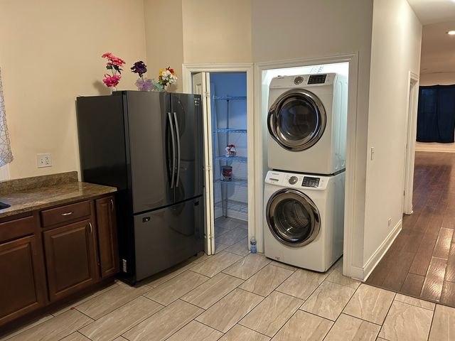 6018 S Eberhart Avenue, Chicago, IL 60637