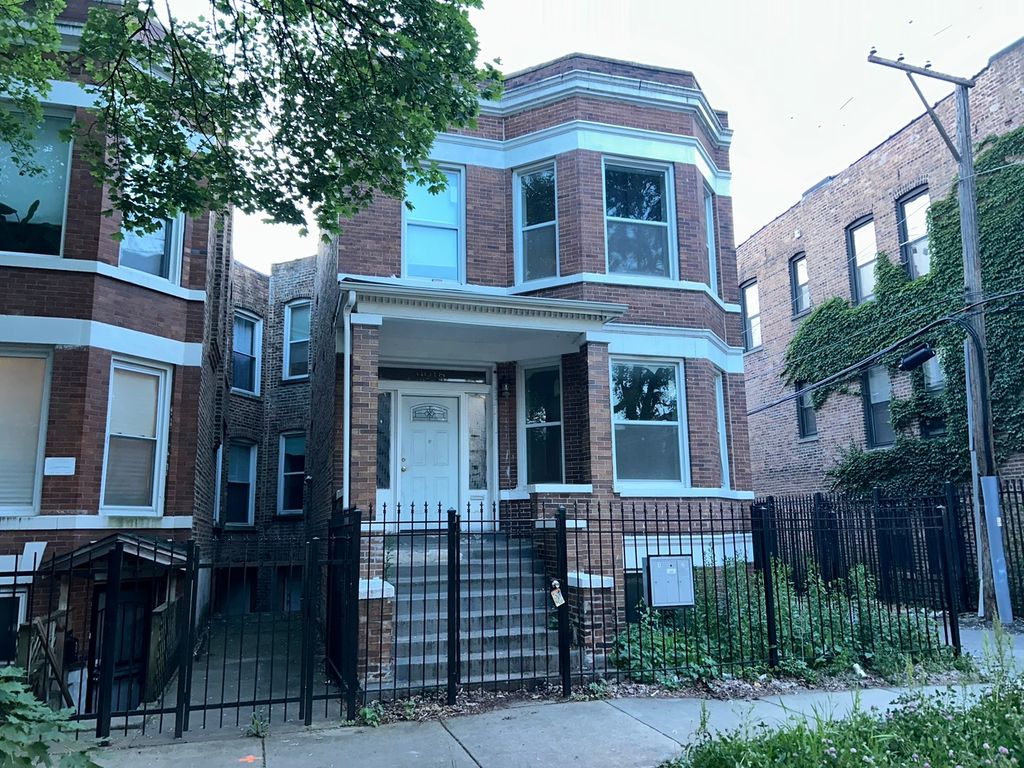 6018 S Eberhart Avenue, Chicago, IL 60637