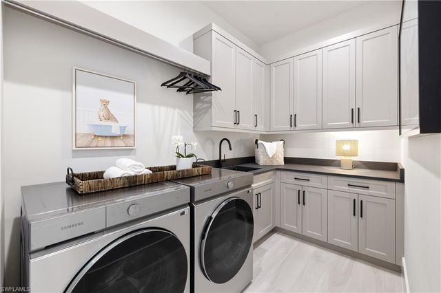 4751 1st AVE SW, Naples, FL 34119