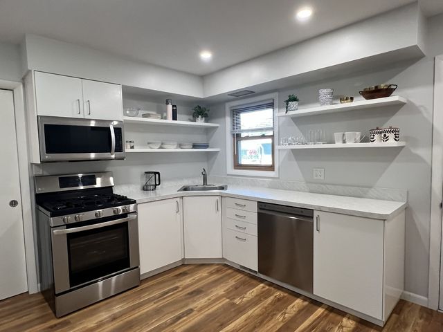 1431 E Emmerson Lane, Mount Prospect, IL 60056