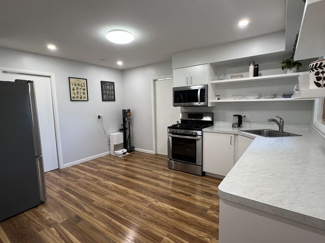 1431 E Emmerson Lane, Mount Prospect, IL 60056